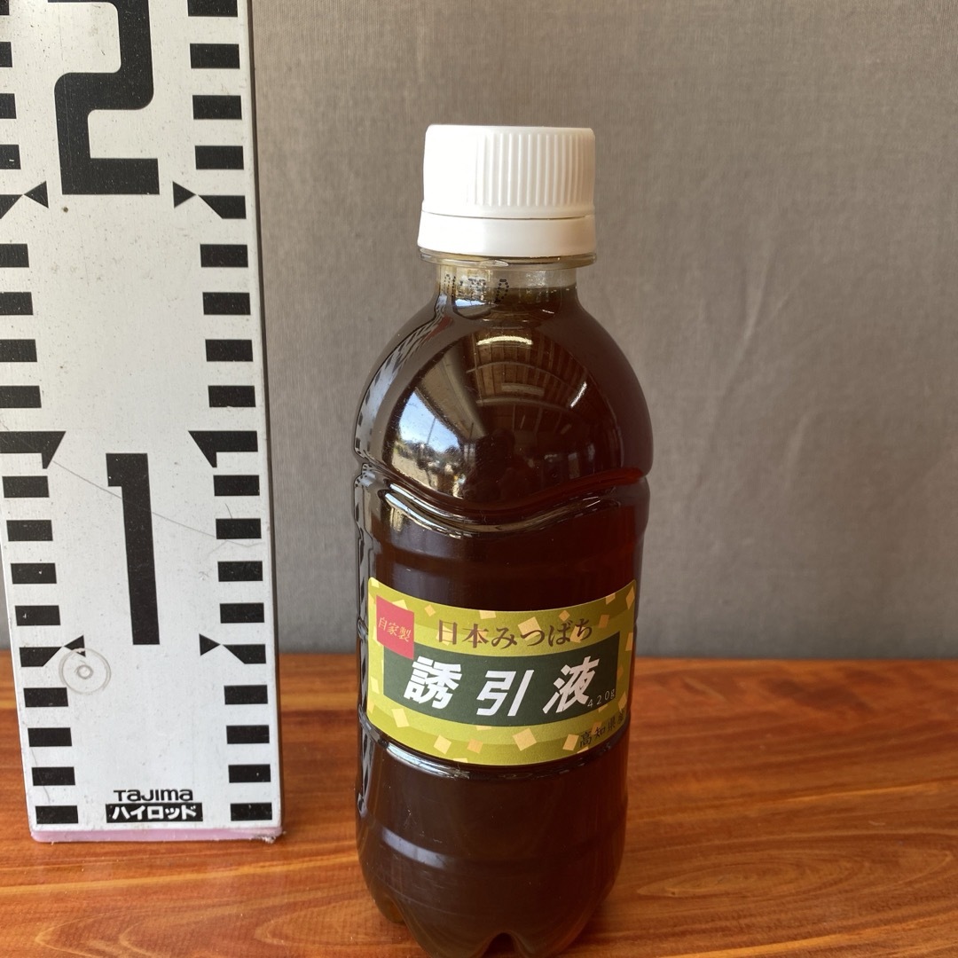 日本蜜蜂誘引液　420g その他のペット用品(虫類)の商品写真