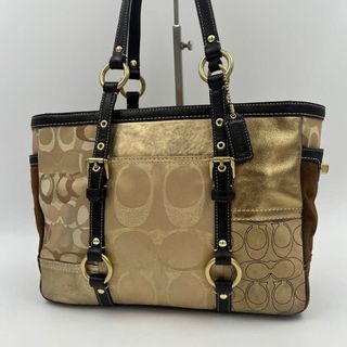 コーチ(COACH)の【極美品】coach トートバッグ　パッチワーク　シグネチャー　ターンロック　金(ハンドバッグ)