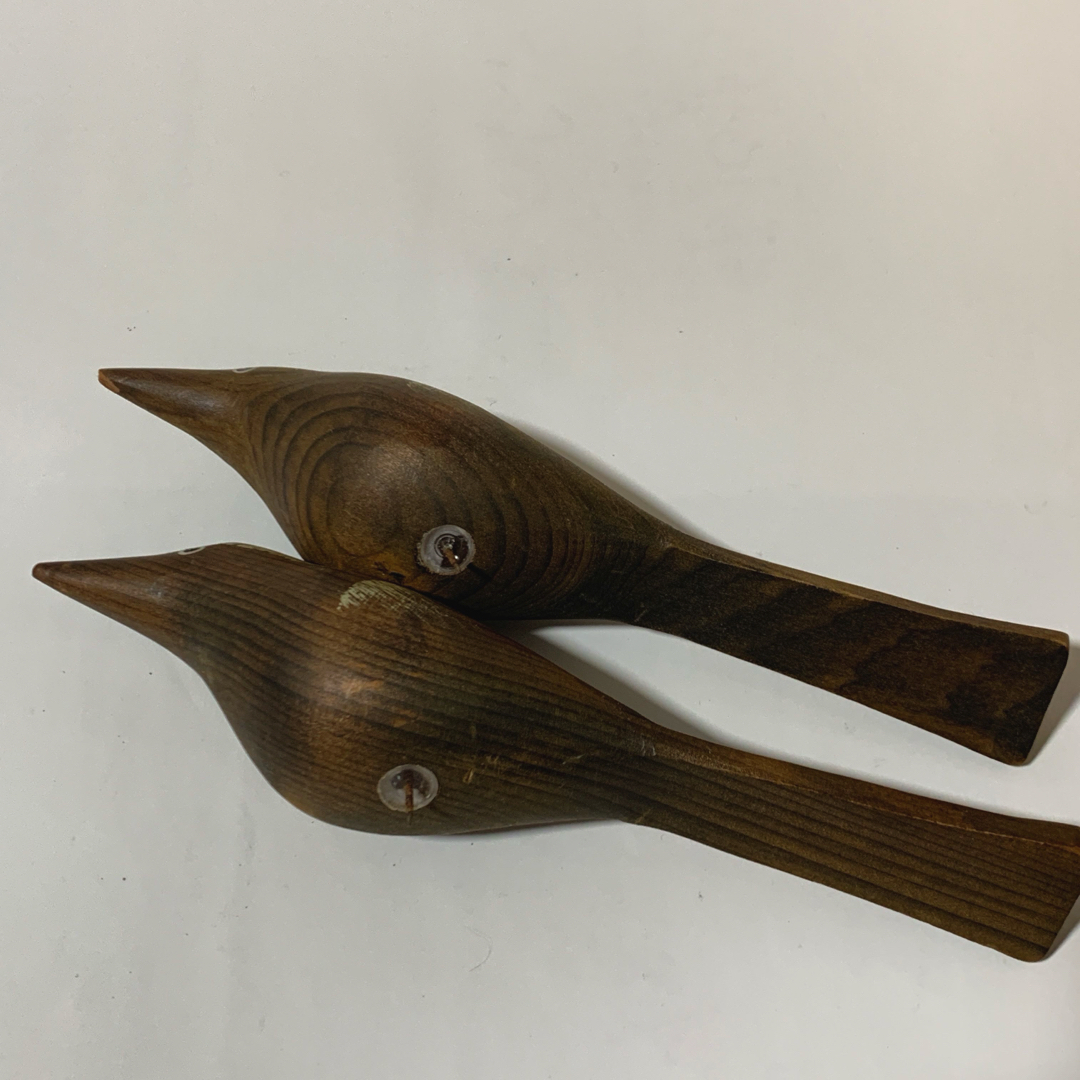 レトロ 木彫りの鳥　2羽　手作り インテリア/住まい/日用品のインテリア小物(置物)の商品写真