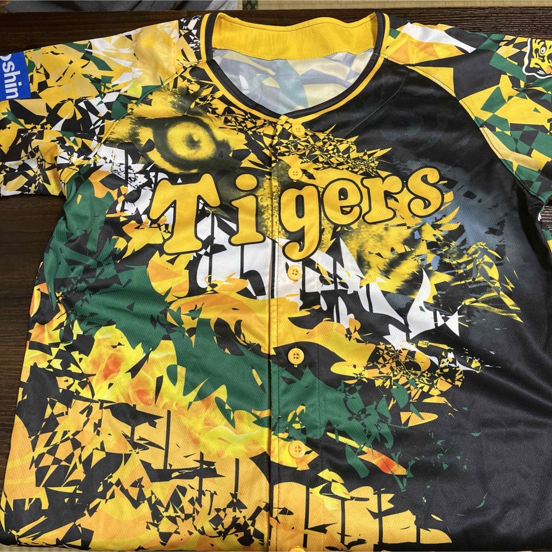 阪神タイガース(ハンシンタイガース)の阪神タイガースユニフォーム　Joshin スポーツ/アウトドアの野球(応援グッズ)の商品写真