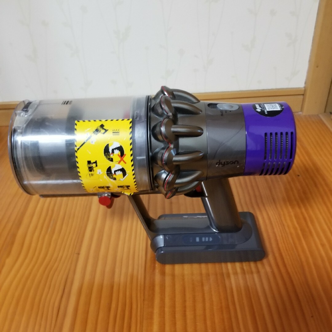 Dyson(ダイソン)のダイソンV10 SV12(新品バッテリーとフィルター付き) スマホ/家電/カメラの生活家電(掃除機)の商品写真