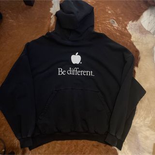 バレンシアガ(Balenciaga)のBALENCIAGA 22AW Be different フーディ パーカー(パーカー)