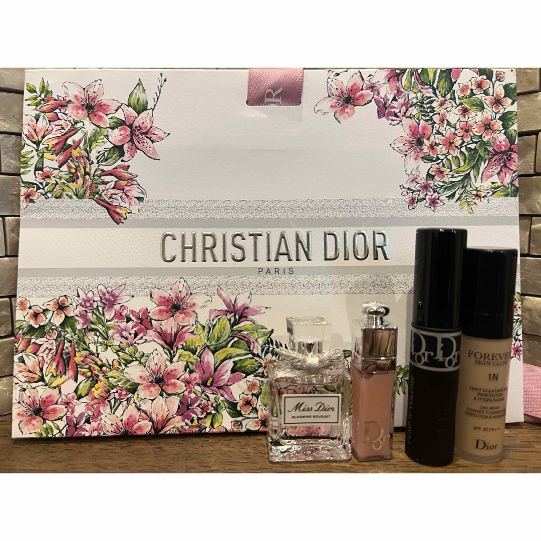 Dior(ディオール)のディオール　ノベルティ　ミニコスメ4点セット コスメ/美容のキット/セット(コフレ/メイクアップセット)の商品写真