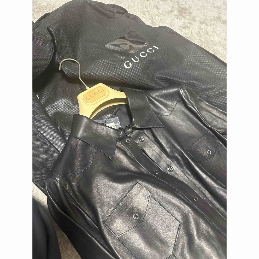 Gucci(グッチ)の【新品、未使用】　GUCCI グッチ　ラムレザーシャツ　黒　40 ９号　タグ付き レディースのトップス(シャツ/ブラウス(長袖/七分))の商品写真