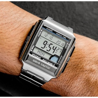 カシオ(CASIO)のカシオ デジタル腕時計　新品未使用　レトロデザイン　ステンレス電波時計モデル(腕時計(デジタル))