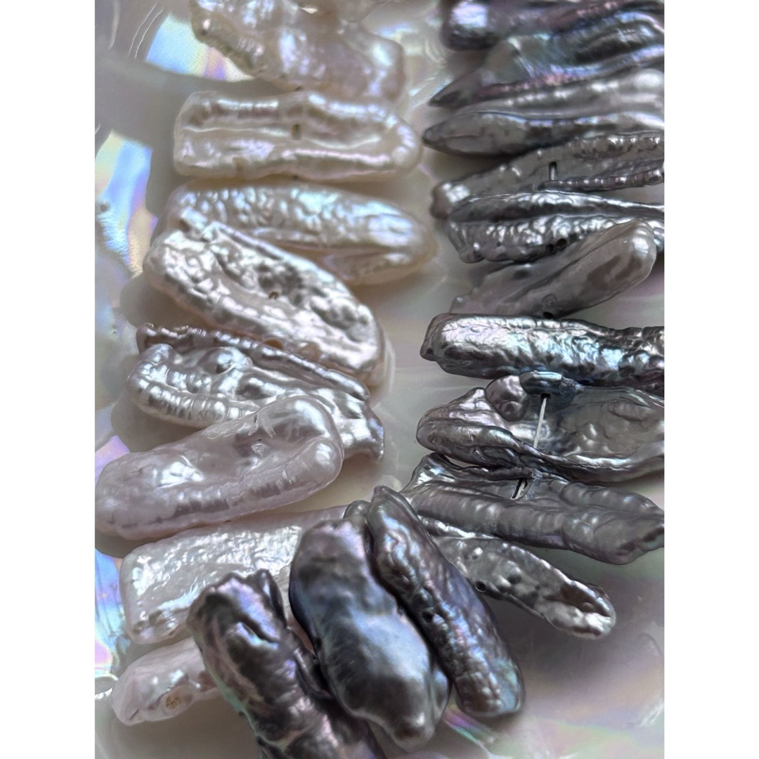 淡水パール　メタリック　虹色　ブラック　ピンク　ビワ　バイカラー　ブレスレット レディースのアクセサリー(ブレスレット/バングル)の商品写真