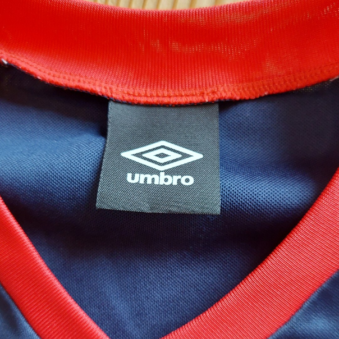 UMBRO(アンブロ)のアンブロ　Tシャツ　ネイビー　メンズ　M スポーツ/アウトドアのサッカー/フットサル(ウェア)の商品写真