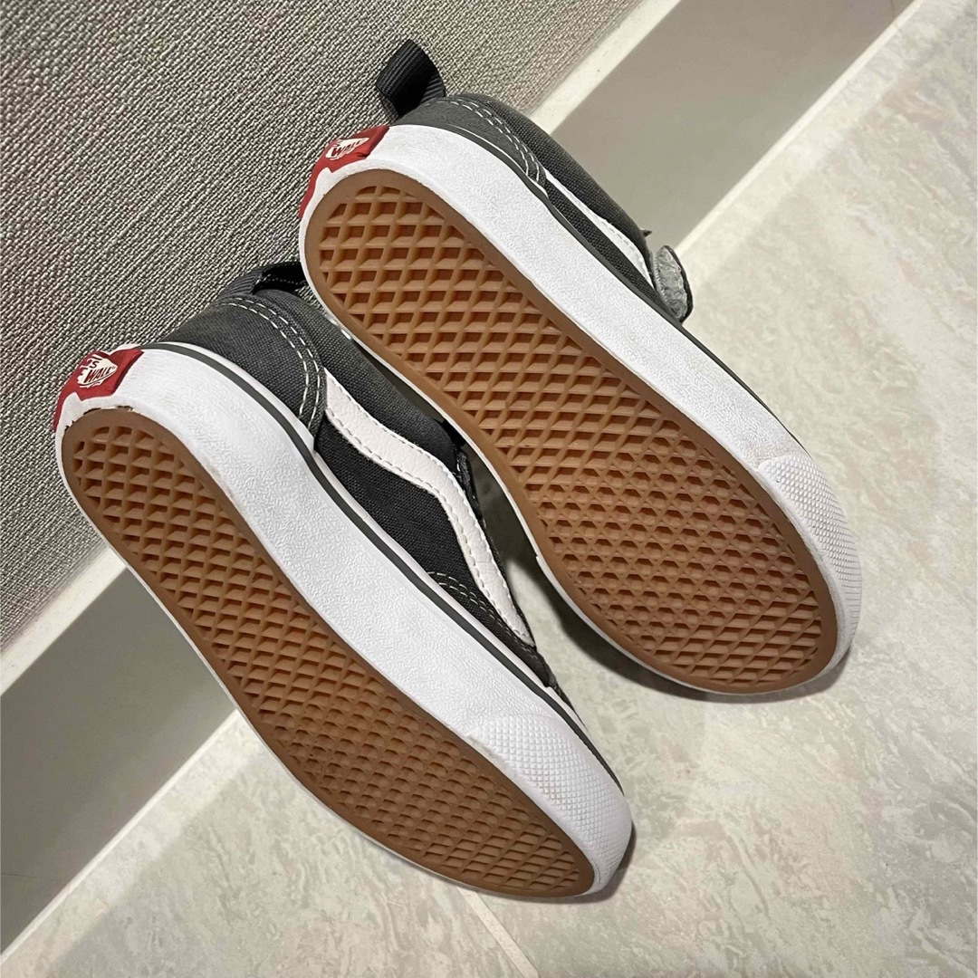 VANS(ヴァンズ)の【VANS】グレー/キッズ16㎝ キッズ/ベビー/マタニティのキッズ靴/シューズ(15cm~)(スニーカー)の商品写真