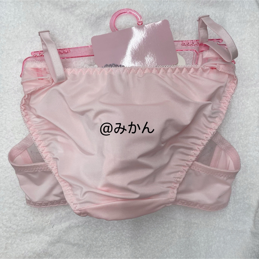 可愛らしい✨️♥️ホワイトフローラブラショーツセット(ピンク) レディースの下着/アンダーウェア(ブラ&ショーツセット)の商品写真