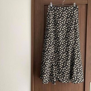 ダブルクローゼット(w closet)の【wcloset】 ◎ 花柄スカート(ロングスカート)