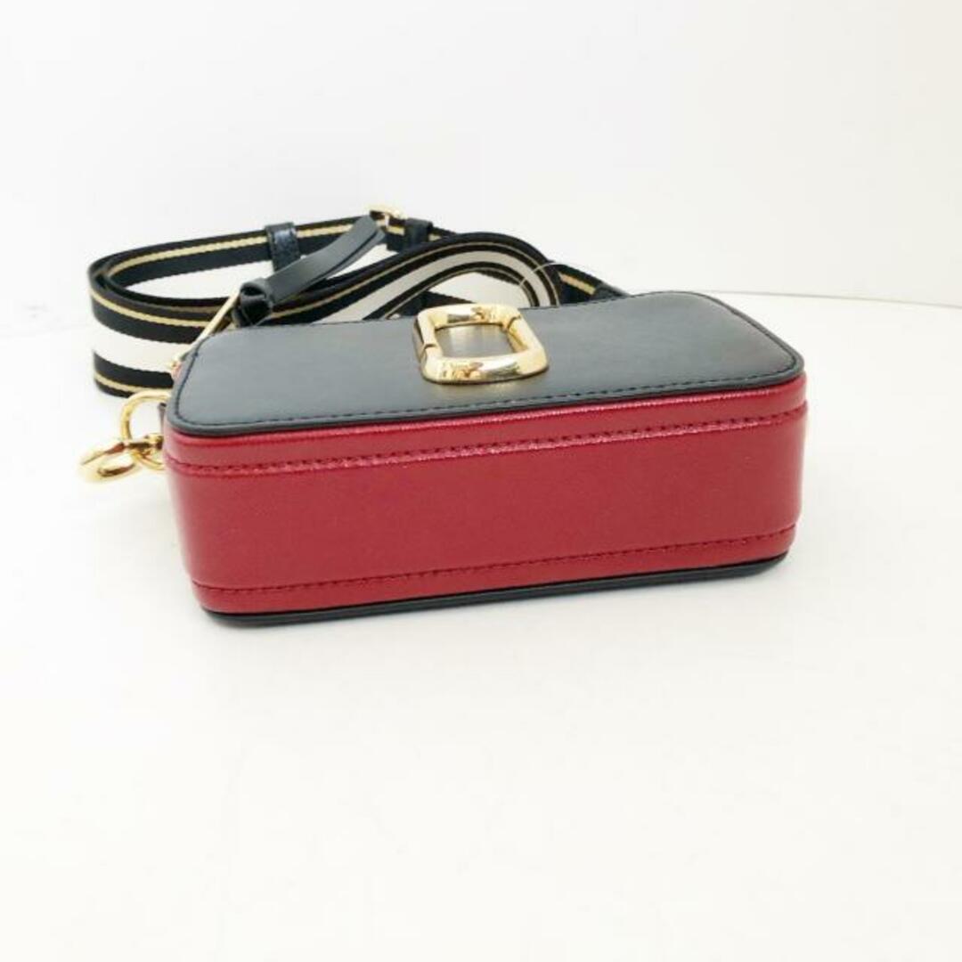 MARC JACOBS(マークジェイコブス)のMARC JACOBS(マークジェイコブス) ショルダーバッグ ザ スナップショット M0012007 黒×レッド×ボルドー エナメル（レザー） レディースのバッグ(ショルダーバッグ)の商品写真