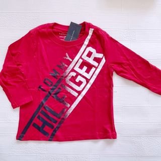 トミーヒルフィガー(TOMMY HILFIGER)の2t90-95cm トミーヒルフィガー　赤　ロゴ　ロンt(Tシャツ/カットソー)