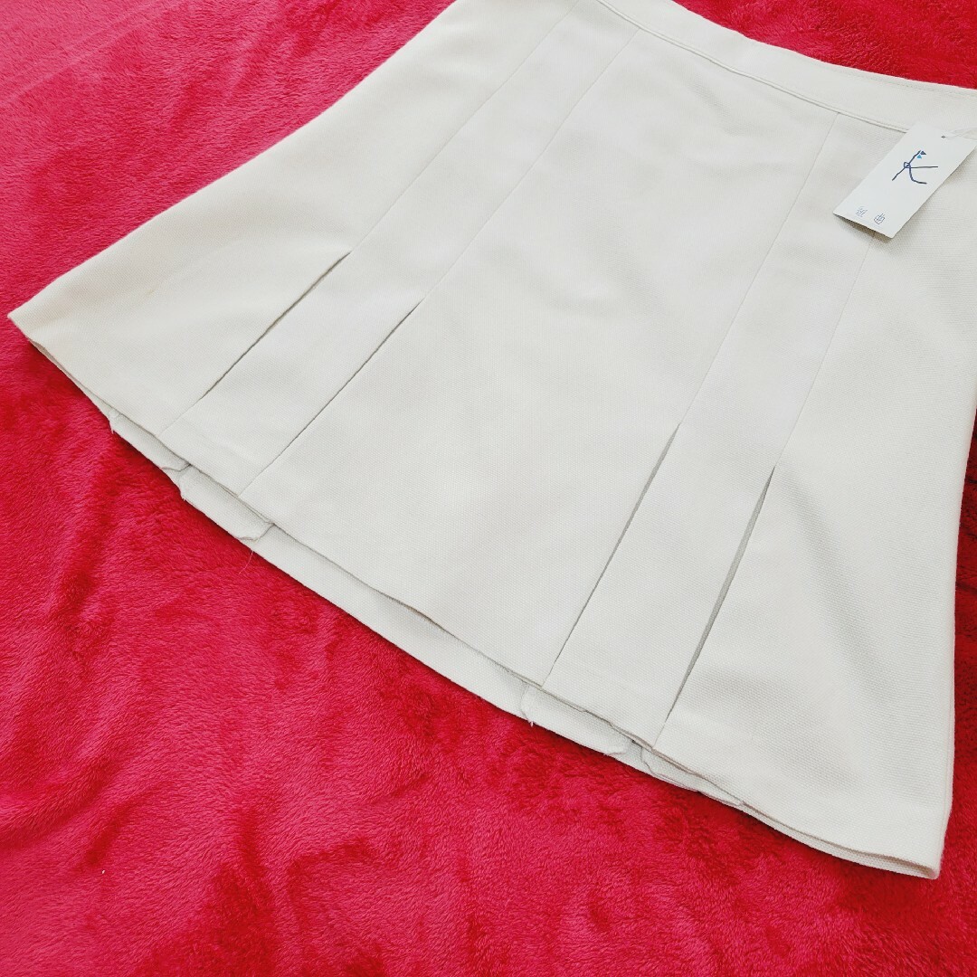 kumikyoku（組曲）(クミキョク)の【未使用タグ付き】大きいサイズ7 組曲　プリーツフレア　膝丈　スカート レディースのスカート(ひざ丈スカート)の商品写真