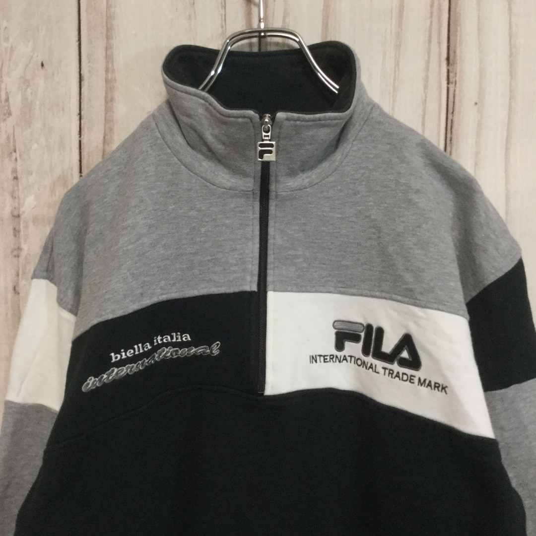 FILA(フィラ)の【フィラ ハーフジップ長袖スウェット】 ロゴ刺繍 チャーム M グレー 古着 メンズのトップス(スウェット)の商品写真