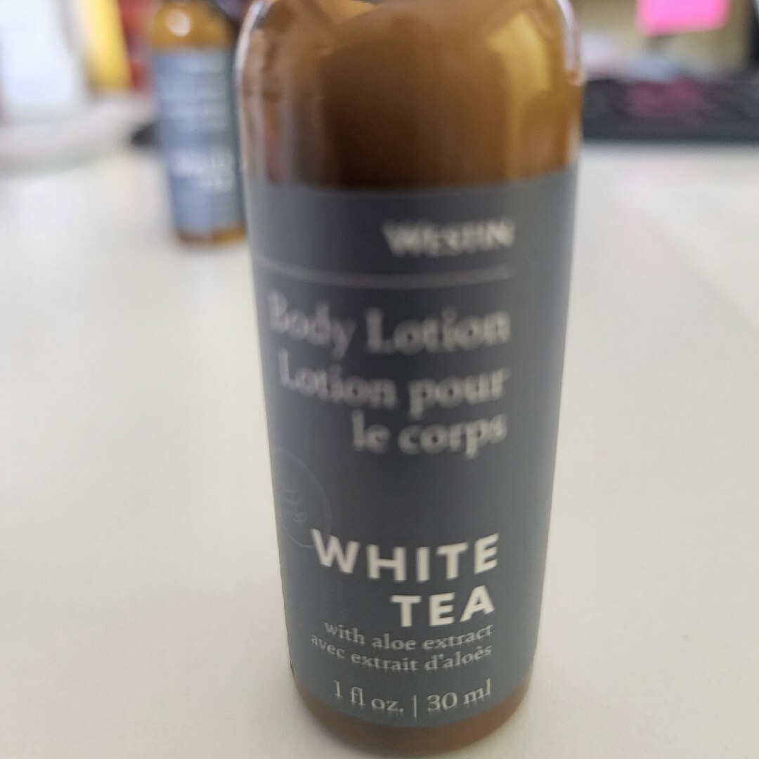 white tea body lotion コスメ/美容のボディケア(ボディクリーム)の商品写真