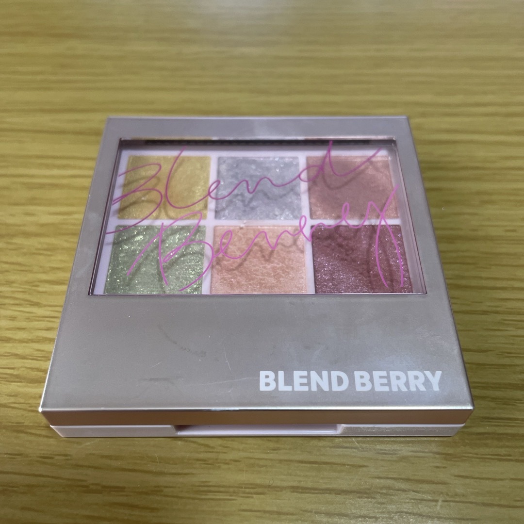 KOSE COSMEPORT(コーセーコスメポート)のBLEND BERRY ブレンドベリー オーラクリエイション 105  コスメ/美容のベースメイク/化粧品(アイシャドウ)の商品写真