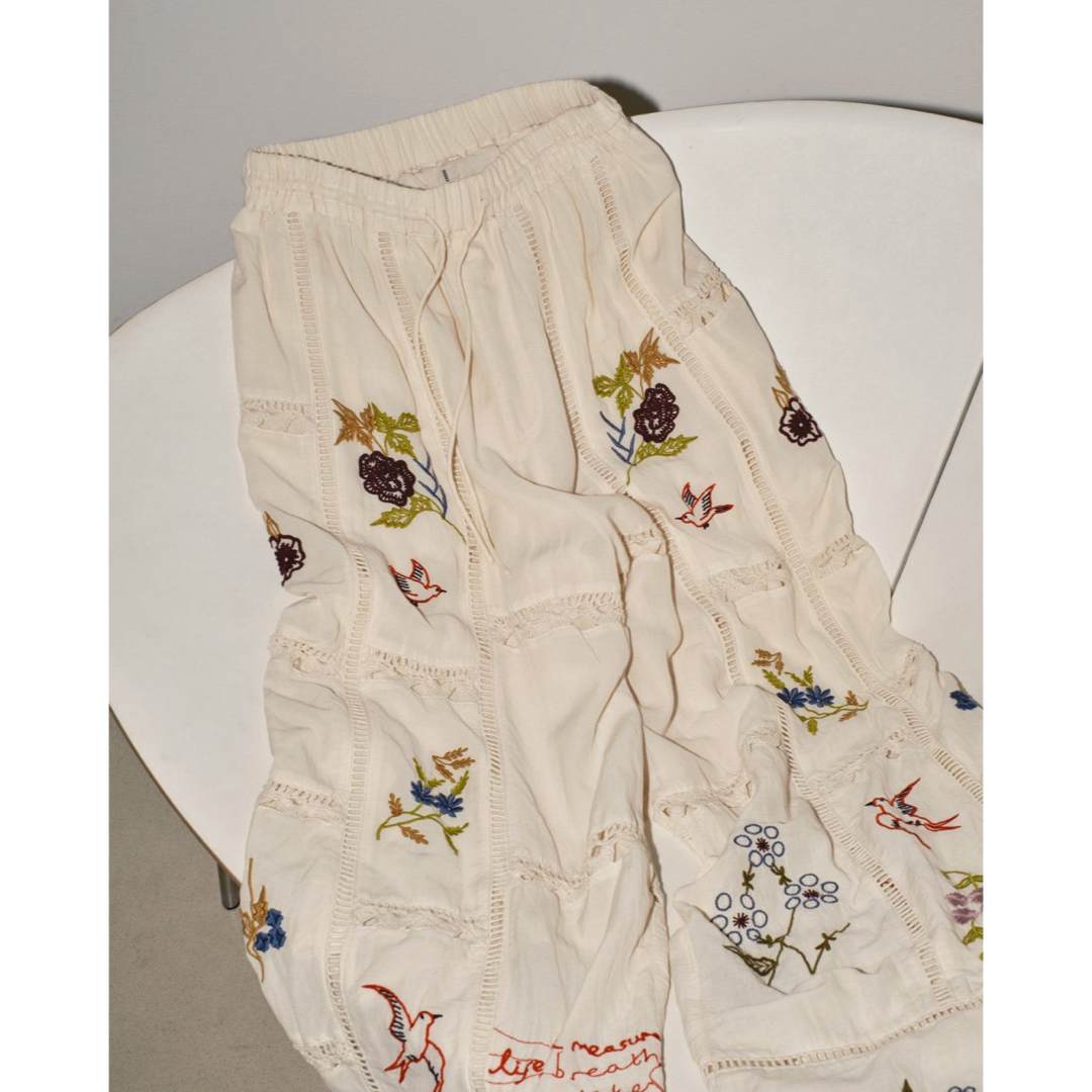 TODAYFUL(トゥデイフル)のtodayful🤍Embroidery Patchwork Trousers レディースのパンツ(カジュアルパンツ)の商品写真