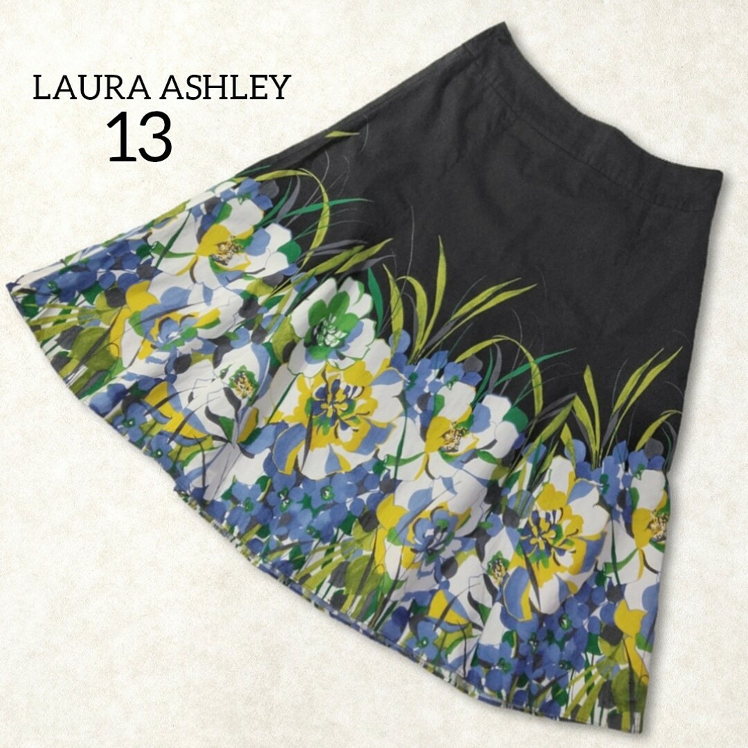 LAURA ASHLEY(ローラアシュレイ)のローラアシュレイ ✿ 花柄 フレア スカート 13号 XL ブラック フラワー レディースのスカート(ひざ丈スカート)の商品写真