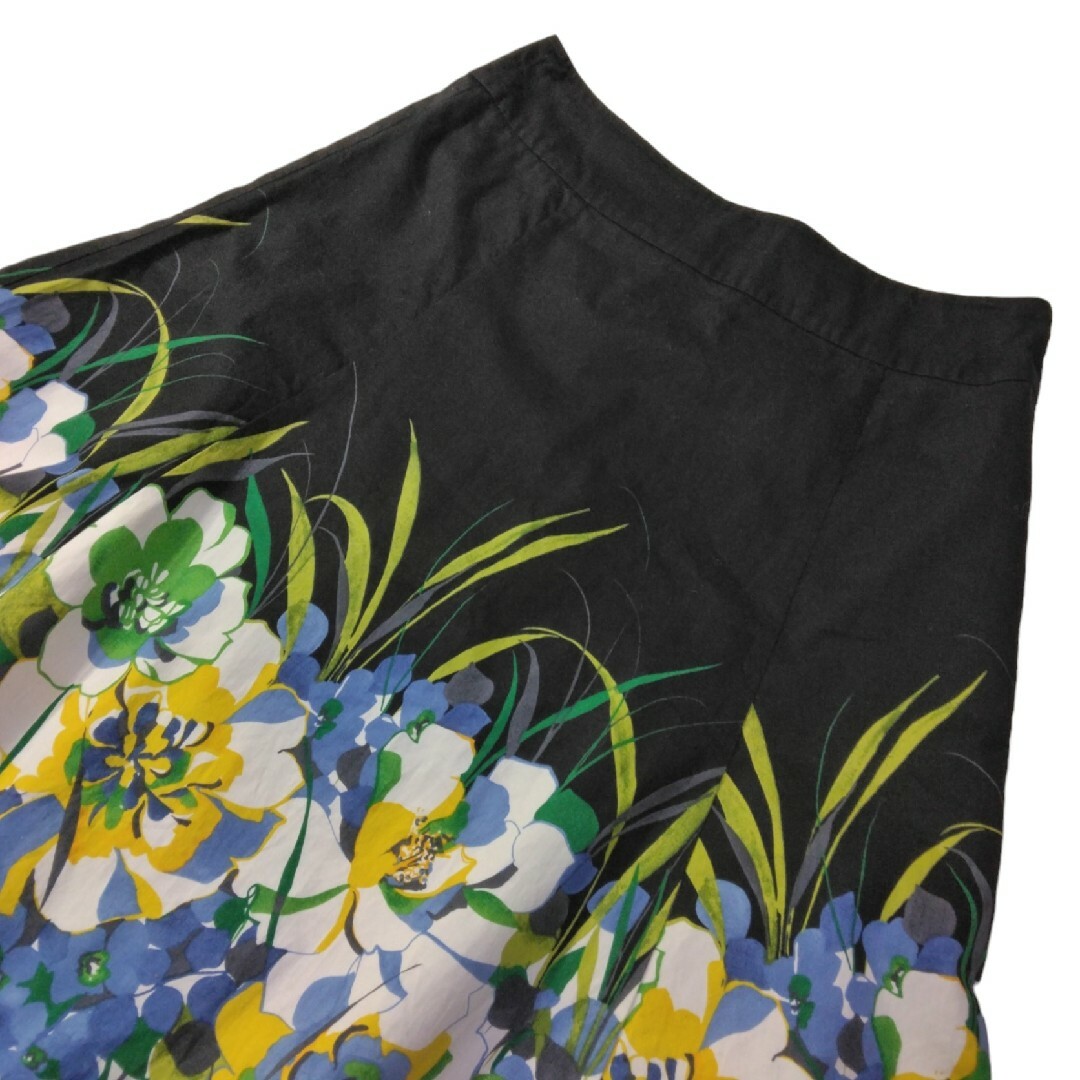 LAURA ASHLEY(ローラアシュレイ)のローラアシュレイ ✿ 花柄 フレア スカート 13号 XL ブラック フラワー レディースのスカート(ひざ丈スカート)の商品写真