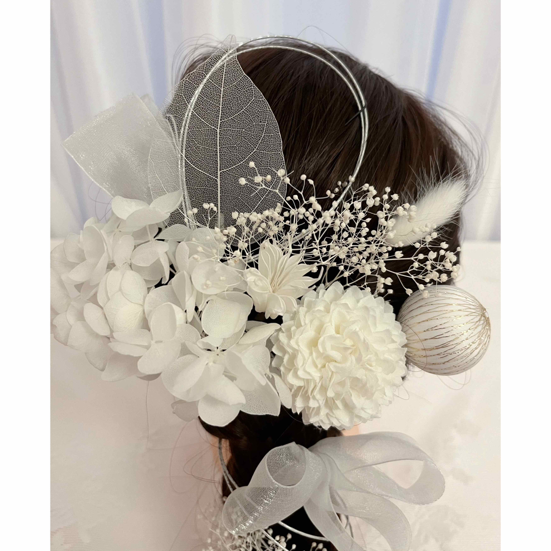 ホワイト髪飾り　成人式　前撮り　結婚式　浴衣　ヘッドドレス　ドライフラワー ハンドメイドのアクセサリー(ヘアアクセサリー)の商品写真