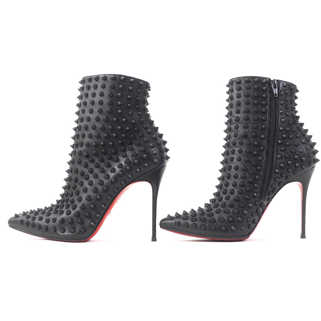 Christian Louboutin(クリスチャンルブタン)の美品△Christian Louboutin クリスチャンルブタン レザー スパイクスタッズ サイドジップ ポインテッドトゥ アンクルブーツ ブラック 37 保存袋付き イタリア製 レディース レディースの靴/シューズ(ブーツ)の商品写真