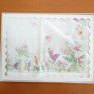 WAKO ワコウ 手刺繍 ハンカチ ホワイト  野の花(ハンカチ)