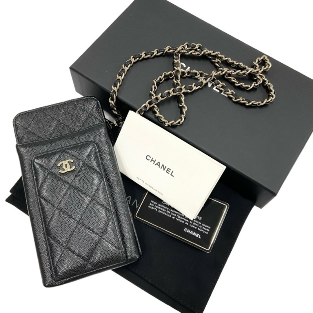 CHANEL(シャネル)のシャネル CHANEL 携帯・スマホアクセサリー キャビアスキン ブラック ゴールド スマホケース iPhoneケース ココマーク マトラッセ チェーン スマホ/家電/カメラのスマホアクセサリー(iPhoneケース)の商品写真