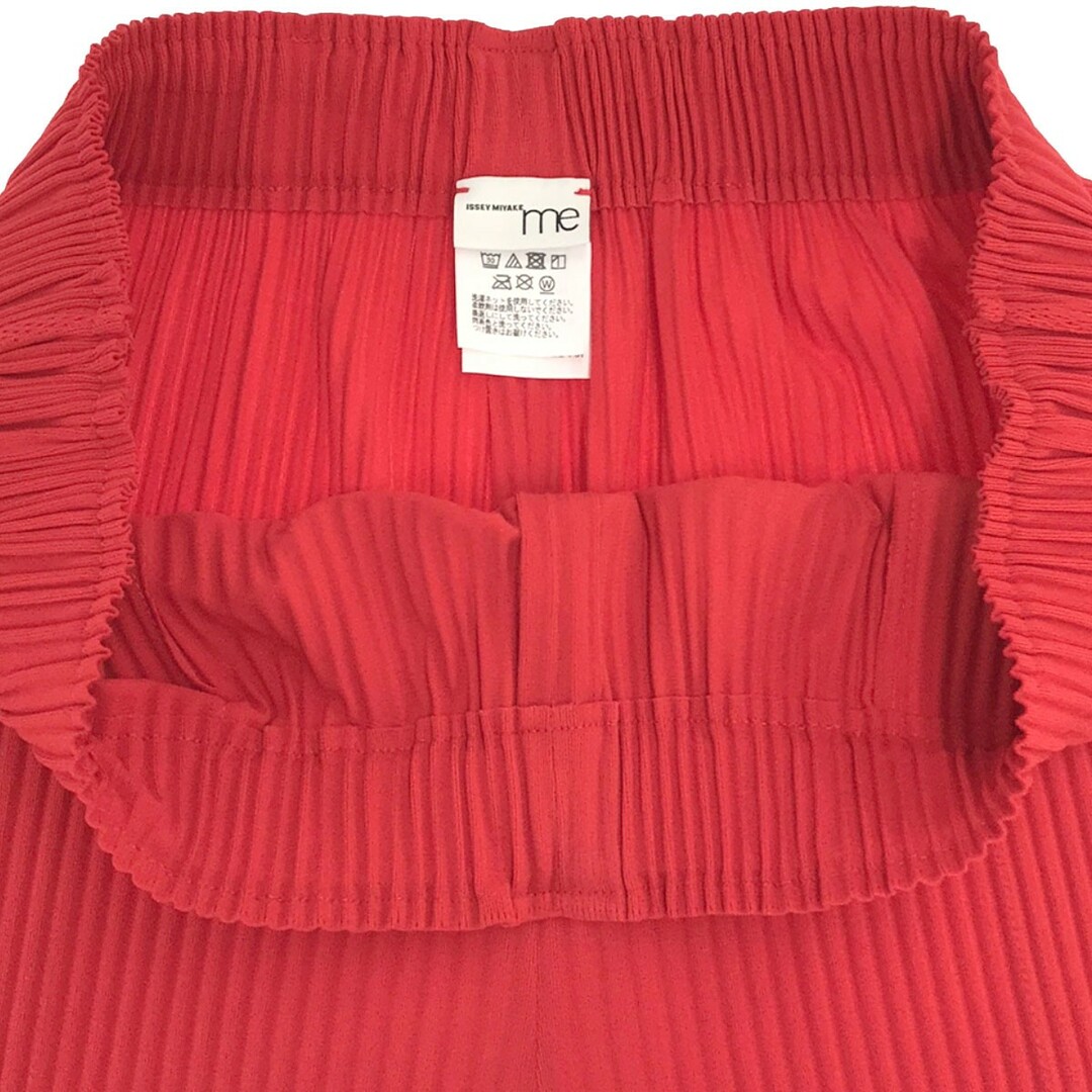 ISSEY MIYAKE(イッセイミヤケ)のme ISSEY MIYAKE ミーイッセイ ミヤケ 23AW FINE KNIT PLEATS BOTTOM ポリエステルプリーツワイドパンツ MI34KF788 レッド F レディースのパンツ(その他)の商品写真