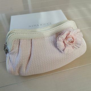 ニナリッチ(NINA RICCI)の☆新品未使用☆　【送料無料】　NINA　RICCI　ポーチ・ハンカチセット(ポーチ)