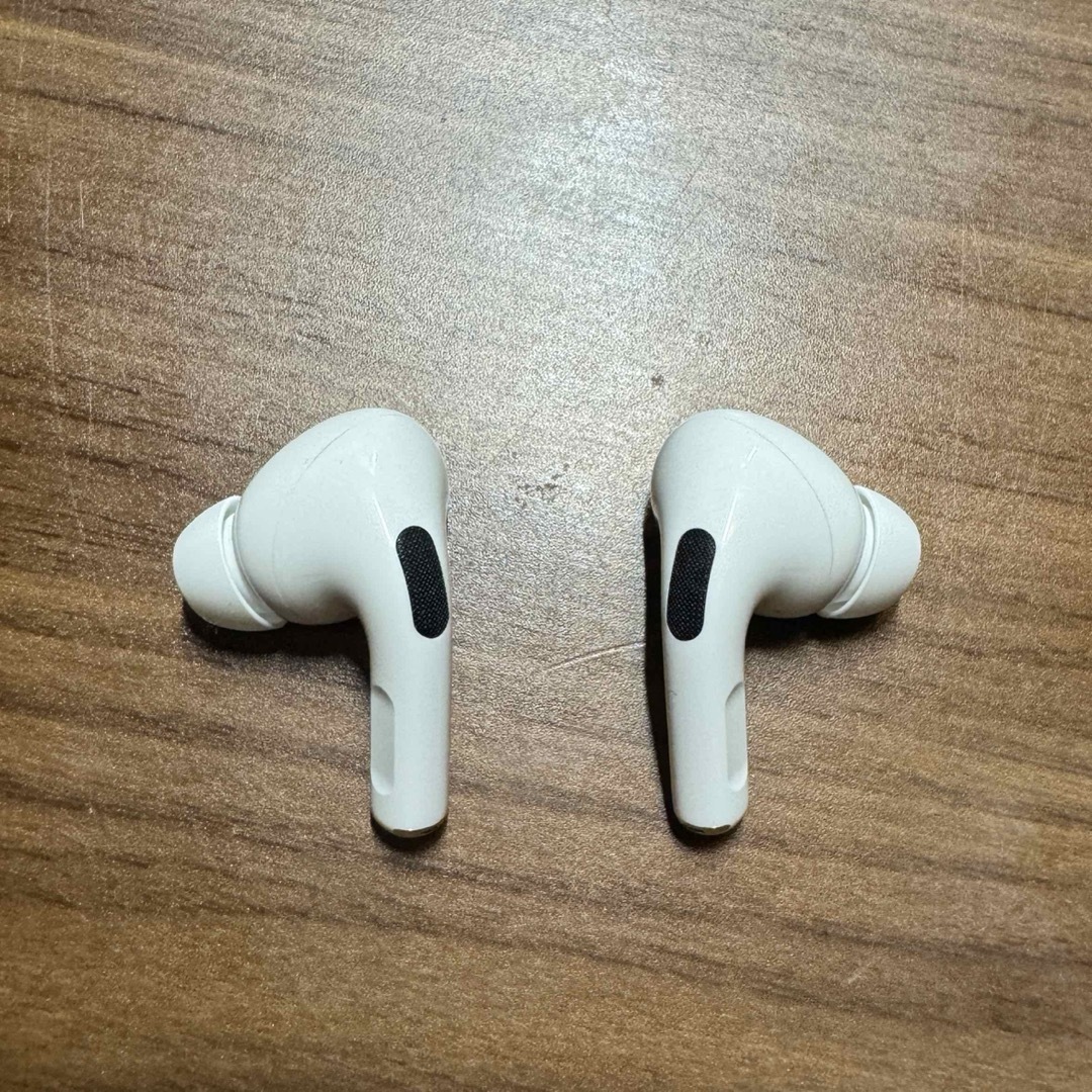 Apple(アップル)のAirpods pro 第一世代 ケースなし スマホ/家電/カメラのオーディオ機器(ヘッドフォン/イヤフォン)の商品写真