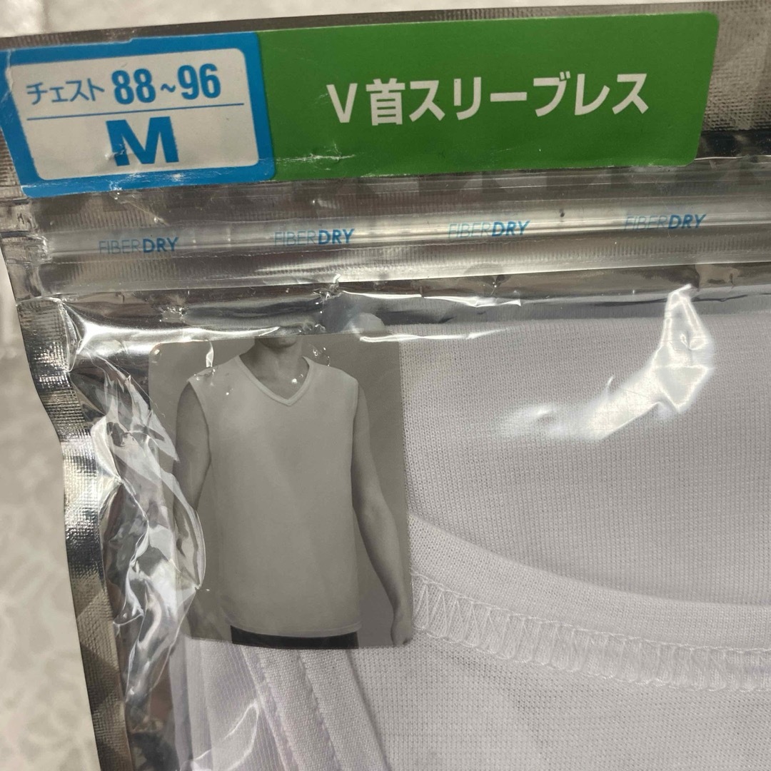 しまむら　FIBERDRY インナーシャツ　Ｖ首スリーブレス　タンクトップ　白M メンズのアンダーウェア(その他)の商品写真