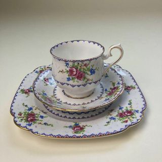 ロイヤルアルバート(ROYAL ALBERT)のロイヤルアルバート プチポワン　カップ＆ソーサー＆ケーキプレート(食器)