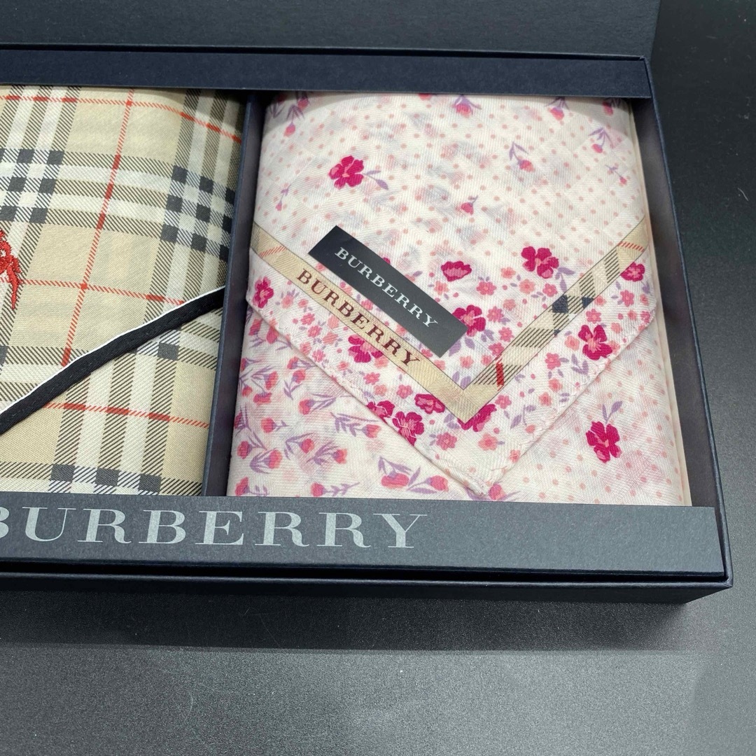 BURBERRY(バーバリー)の箱入り　バーバリー　ハンカチセット　ホースマーク刺チェック　花柄　no.88 レディースのファッション小物(ハンカチ)の商品写真