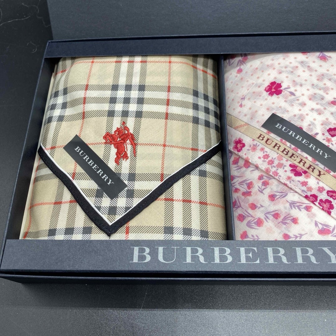 BURBERRY(バーバリー)の箱入り　バーバリー　ハンカチセット　ホースマーク刺チェック　花柄　no.88 レディースのファッション小物(ハンカチ)の商品写真