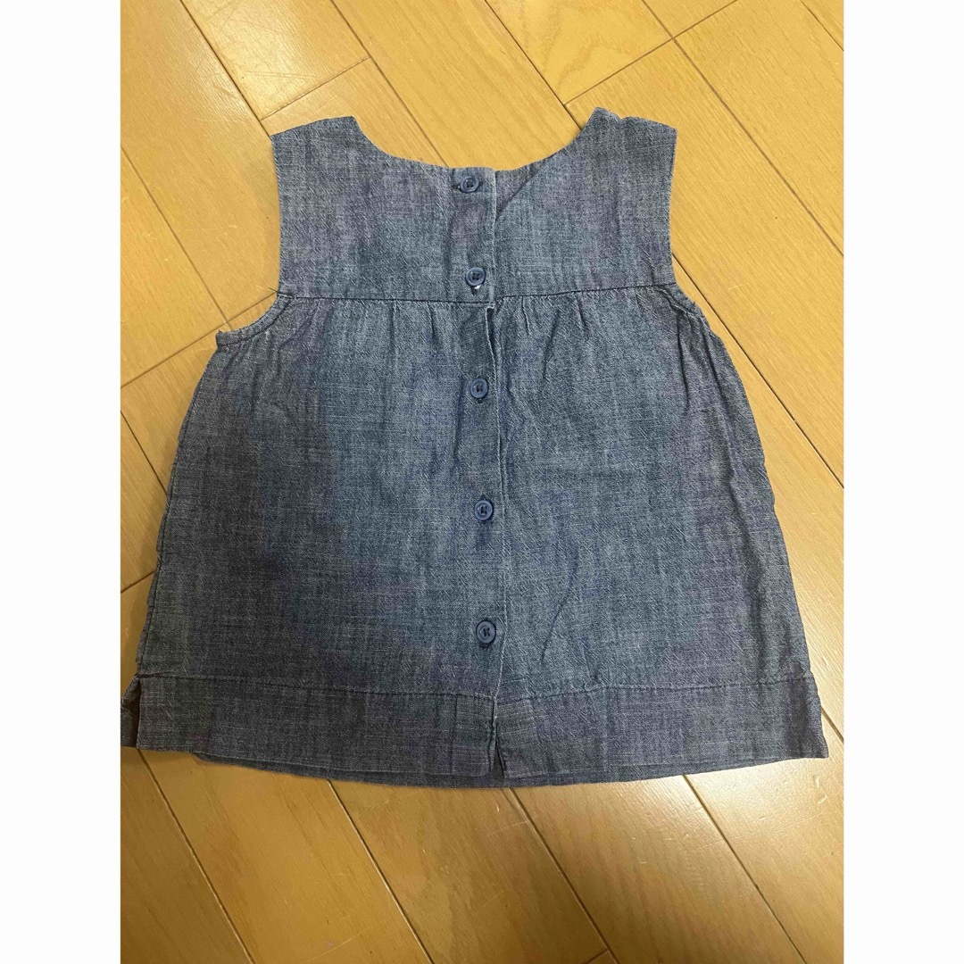 babyGAP(ベビーギャップ)のbabyGAP デニム トップス キッズ/ベビー/マタニティのキッズ服女の子用(90cm~)(Tシャツ/カットソー)の商品写真