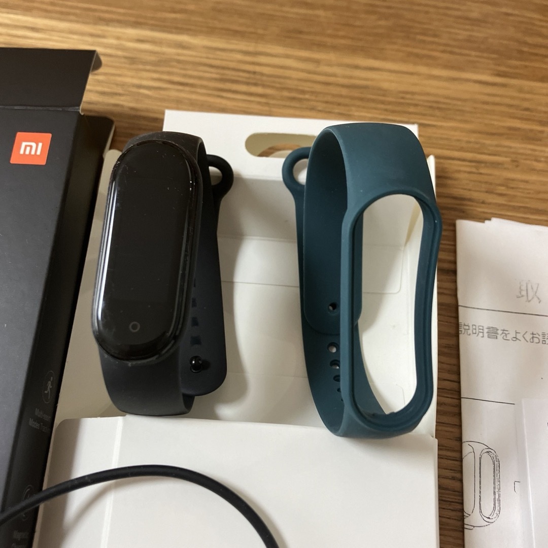 Xiaomi(シャオミ)のシャオミ Xiaomi Mi Band 5スマートバンド、アクティビティメーター スマホ/家電/カメラのスマートフォン/携帯電話(その他)の商品写真