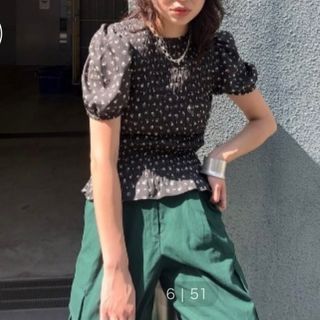 マウジー(moussy)の22.23日限定タイムセール！マウジー　シャーリングトップス(シャツ/ブラウス(半袖/袖なし))