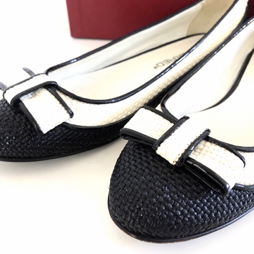 DSQUARED2(ディースクエアード)の美品‼️【ディースクエアード】上品なバイカラーリボンフラットパンプス　23センチ レディースの靴/シューズ(バレエシューズ)の商品写真
