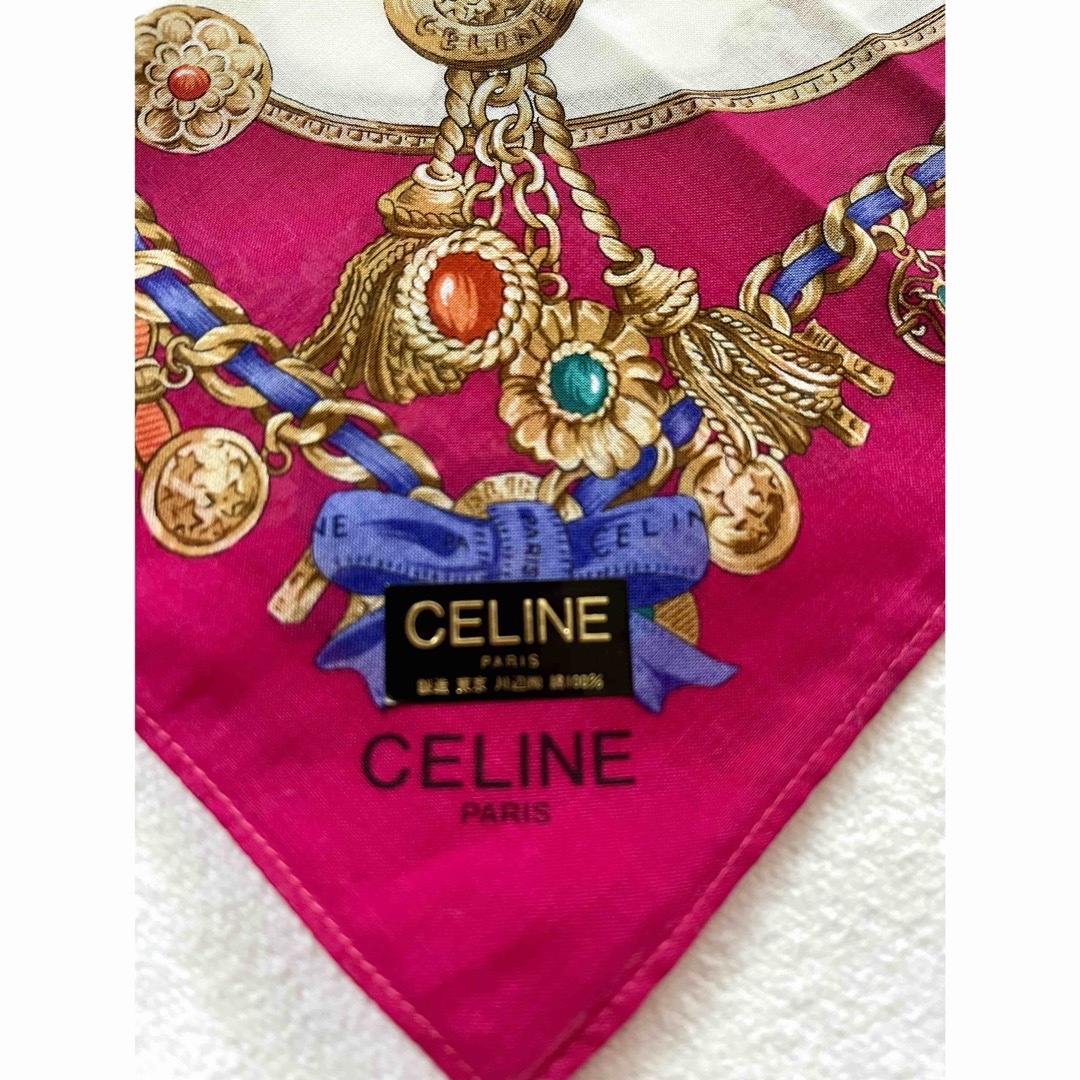 celine(セリーヌ)のCELINE セリーヌ　シール付き未使用　ピンク系ゴージャス柄　ハンカチ２枚 レディースのファッション小物(ハンカチ)の商品写真