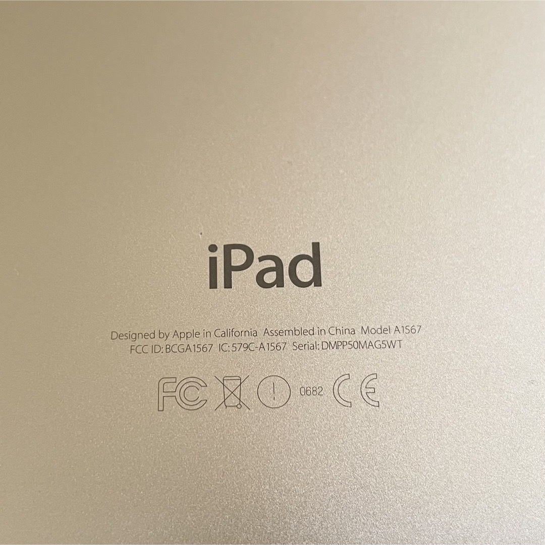 iPad(アイパッド)のゴールド iPad 本体 第2世代 iPad Air2 16GB タブレット スマホ/家電/カメラのスマートフォン/携帯電話(スマートフォン本体)の商品写真