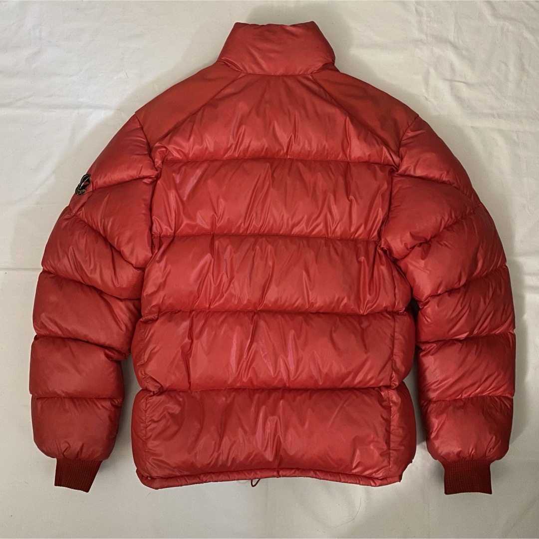 MONCLER(モンクレール)のMONCLER モンクレール ダウン レッド メンズのジャケット/アウター(ダウンジャケット)の商品写真