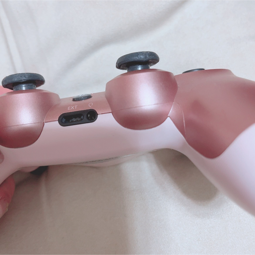PlayStation4(プレイステーション4)の女性人気　PS4コントローラー エンタメ/ホビーのゲームソフト/ゲーム機本体(家庭用ゲーム機本体)の商品写真