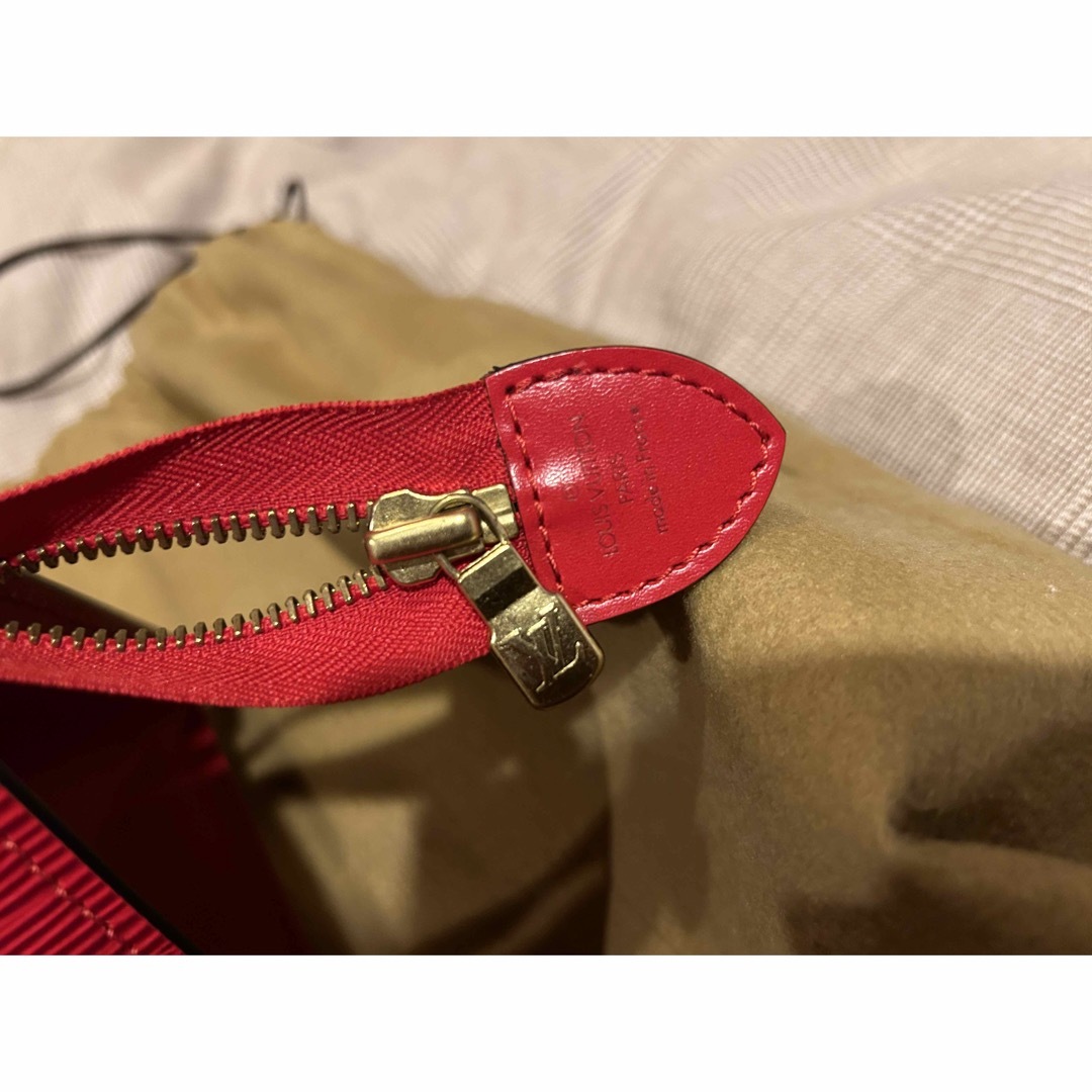 LOUIS VUITTON - 美品 ルイヴィトン エピ サック トリアングル LOUIS VUITTON - 美品 ルイヴィトン エピ サック トリアングル