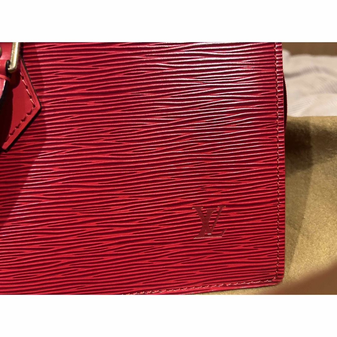 LOUIS VUITTON - 美品 ルイヴィトン エピ サック トリアングル LOUIS VUITTON - 美品 ルイヴィトン エピ サック トリアングル