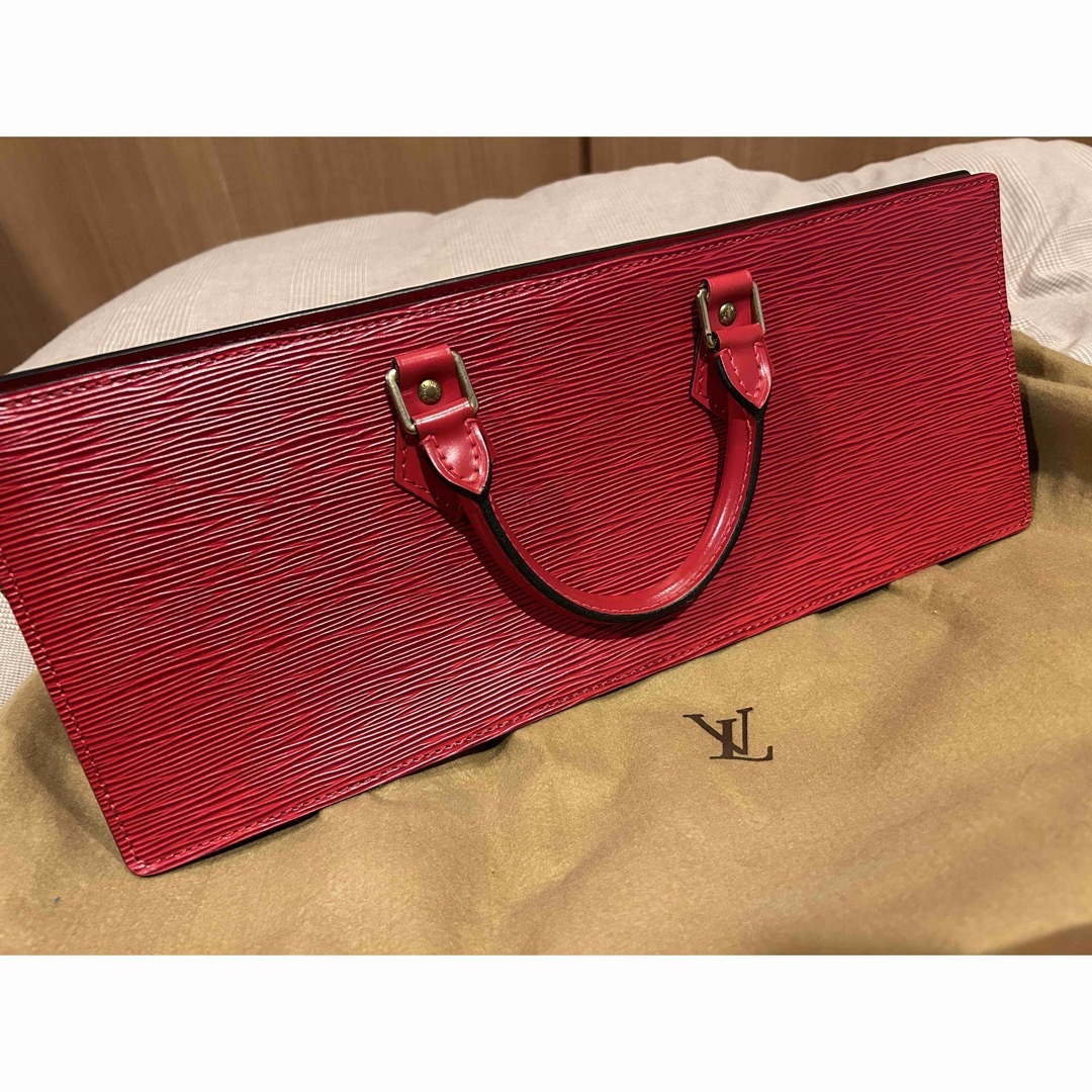 LOUIS VUITTON - 美品 ルイヴィトン エピ サック トリアングル LOUIS VUITTON - 美品 ルイヴィトン エピ サック トリアングル