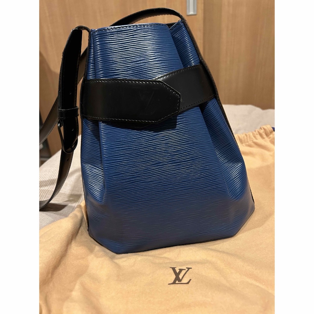 LOUIS VUITTON - 美品 ルイヴィトン エピ ショルダーバッグ LOUIS VUITTON - 美品 ルイヴィトン エピ ショルダーバッグ