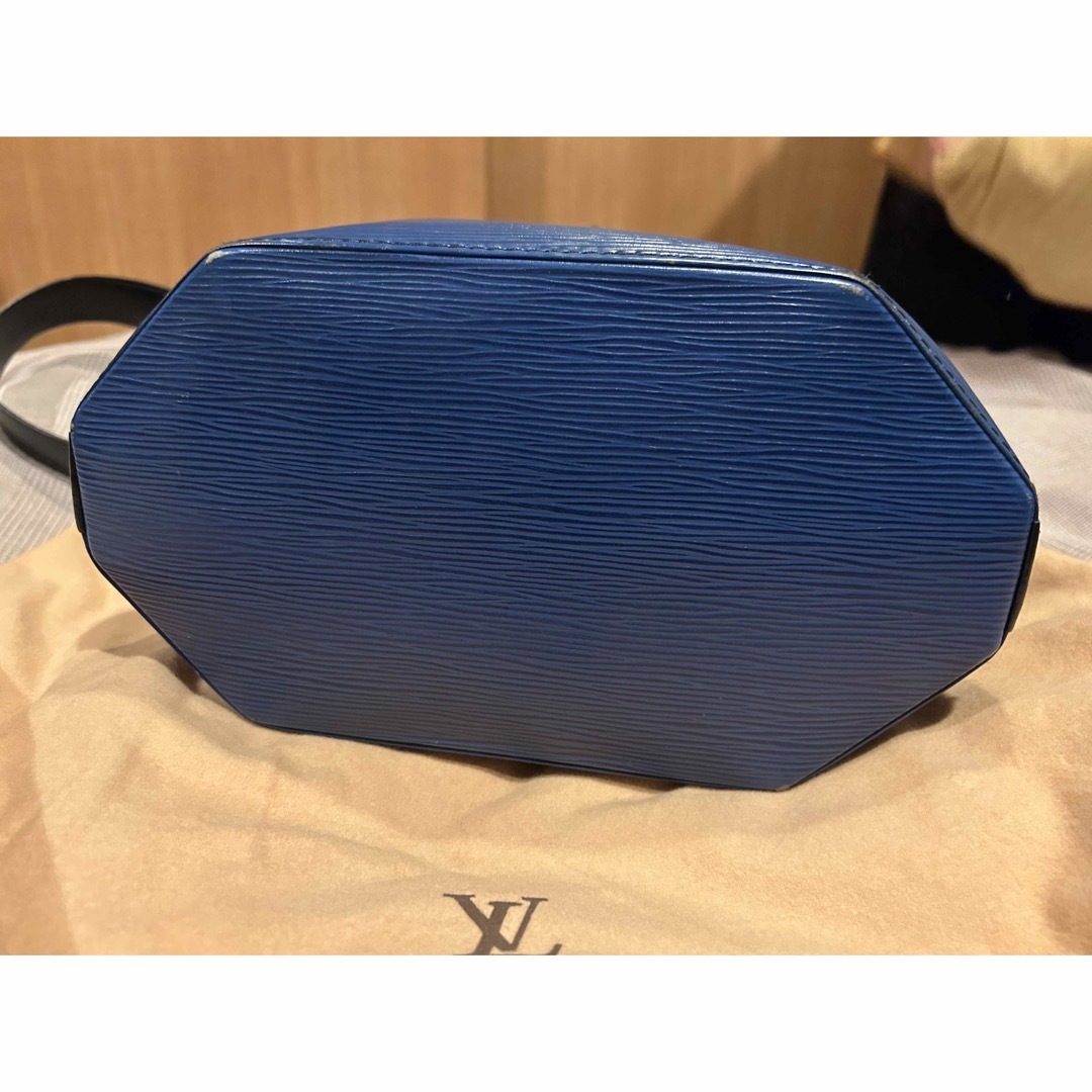 LOUIS VUITTON - 美品 ルイヴィトン エピ ショルダーバッグ LOUIS VUITTON - 美品 ルイヴィトン エピ ショルダーバッグ