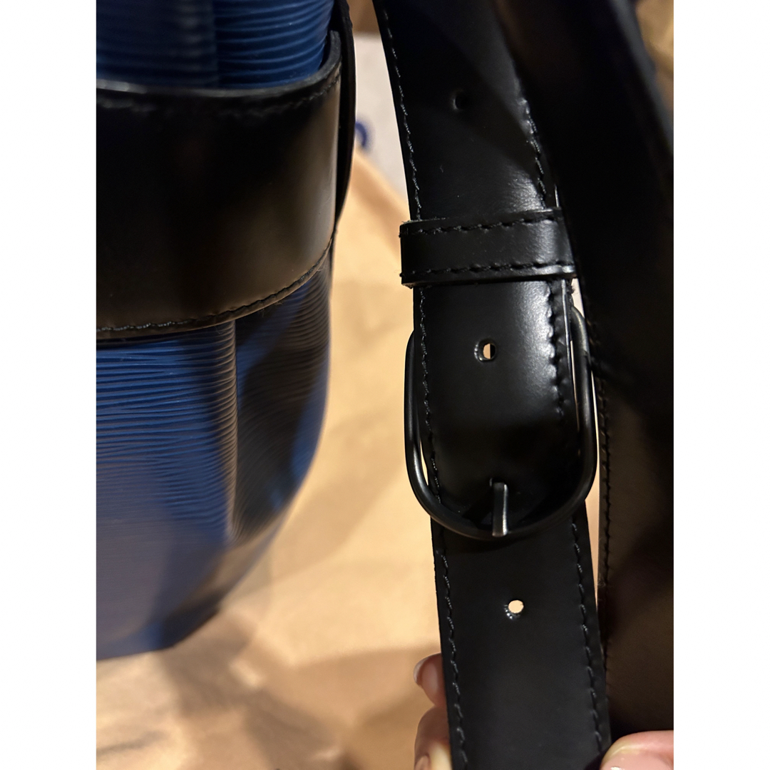 LOUIS VUITTON - 美品 ルイヴィトン エピ ショルダーバッグ LOUIS VUITTON - 美品 ルイヴィトン エピ ショルダーバッグ