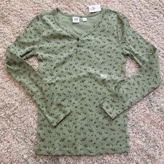 ギャップキッズ(GAP Kids)の新品タグ付き　GAP 長袖トップス　グリーン　花柄　130㎝(Tシャツ/カットソー)