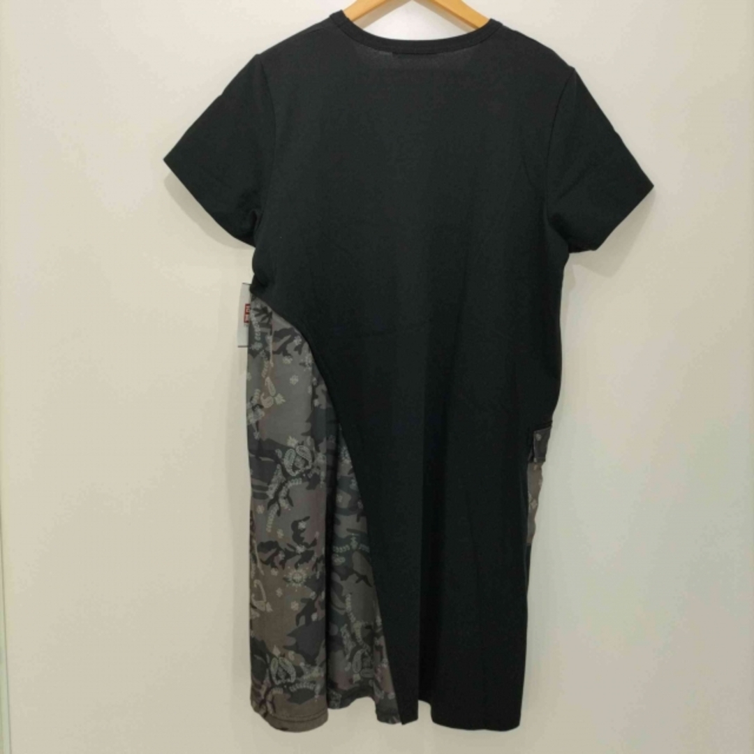 AVIREX(アヴィレックス)のAVIREX(アヴィレックス) CAMO×BANDANA PRINT TOPS レディースのトップス(Tシャツ(半袖/袖なし))の商品写真